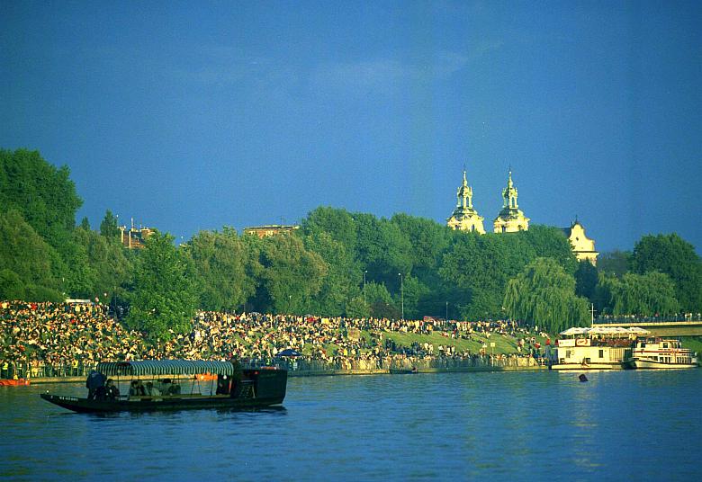 ...i świętują nad Wisłą u stóp Wawelu.