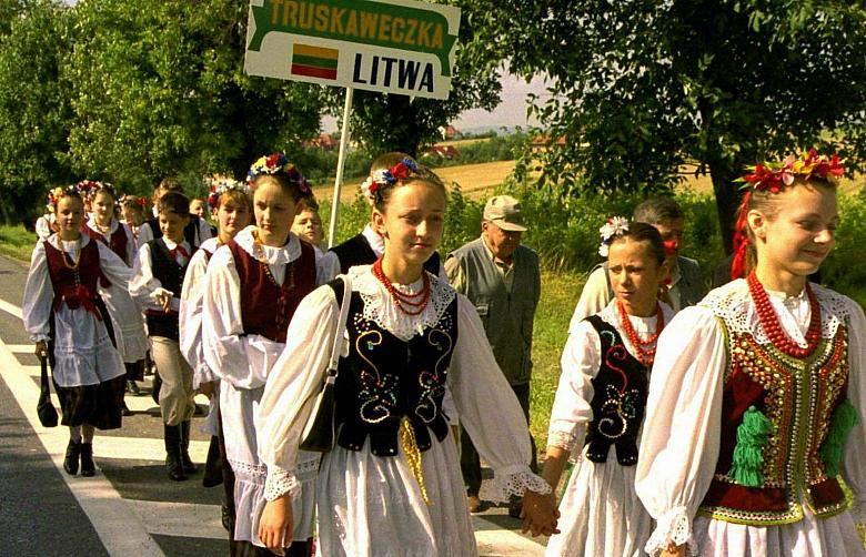 oraz młodzież polska z Wileńszczyzny i Ukrainy.