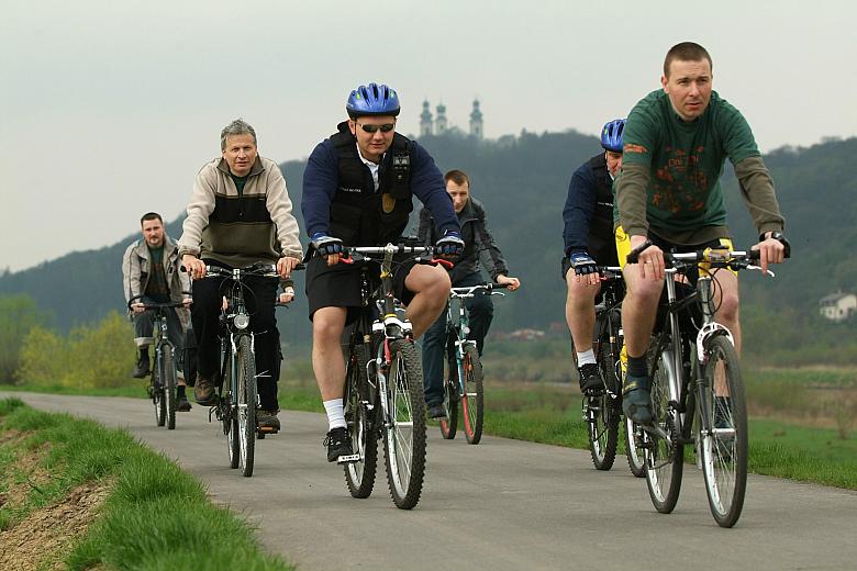 Licząca 5258 metrów rowerowa ścieżka stanowi fragment międzynarodowej trasy
EuroVelo 4, biegnącej z Roscoff w Bretanii przez Pa