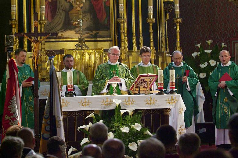 Mszę św. celebrował ks. Infułat Jerzy Bryła, duszpasterz Bractwa Kurkowego.