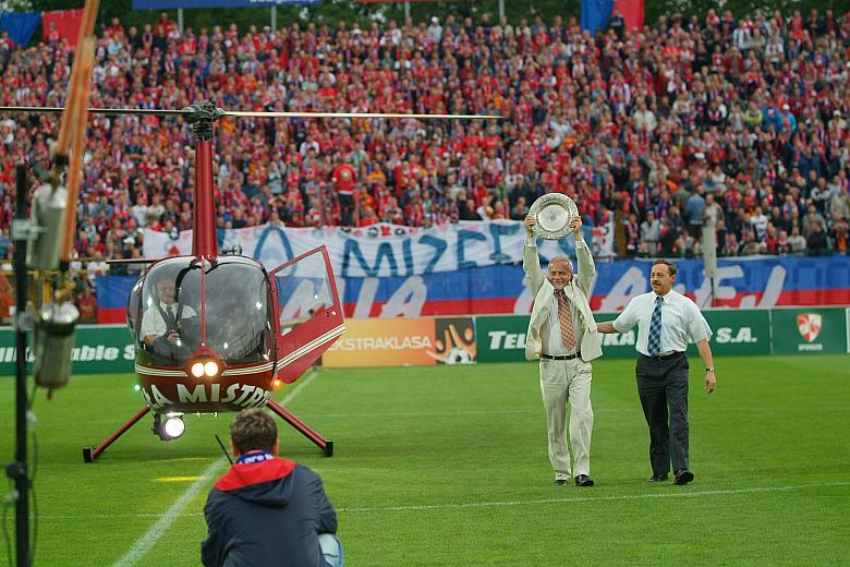 W meczu Wisła Kraków - Groclin Grodzisk Wielkopolski gospodarze pokonali gości 3:0. 