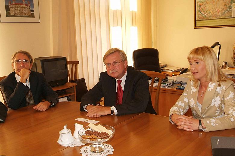 Gości podjął zastępca Prezydenta Miasta Krakowa Tadeusz Trzmiel.