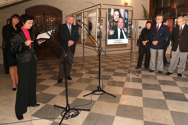 Podczas wernisażu Agnieszka Kosińska, dyrektor The Milosz Institue. Library & Archives, odczytała list syna Czesława Miłosza