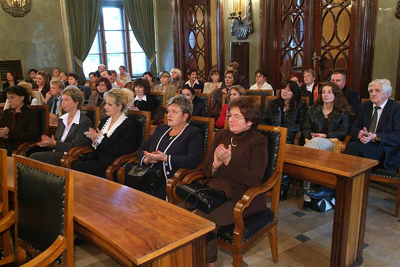 Zaproszone grono pedagogiczne to kadra kierownicza, która poprzez swoją działalność wpływa na kształtowanie dobrego klimatu wych