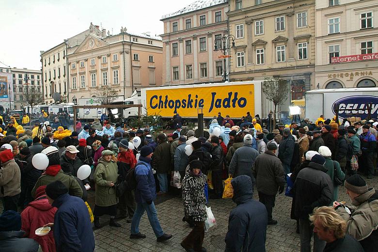 Już po raz ósmy Grupa Restauracji "Chłopskie Jadło" przygotowała na Rynku Głównym poczęstunek wigilijny dla bezdomnych