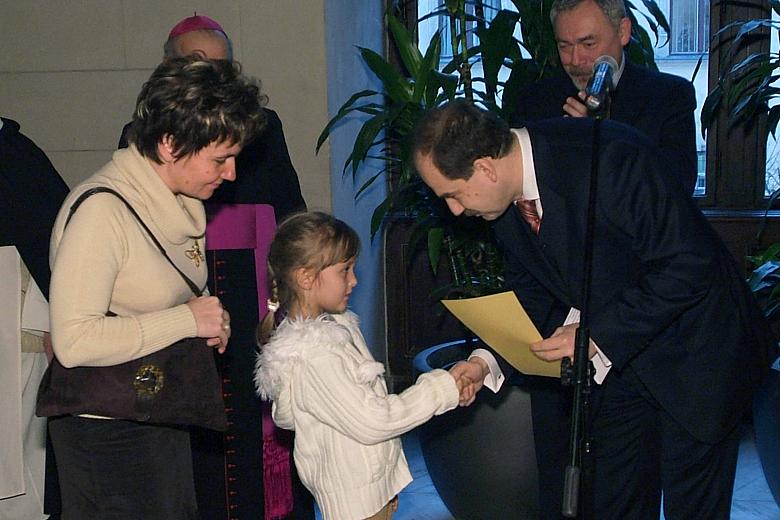 Przewodniczący RMK nagrodził laureatów konkursu plastycznego pt. "Moje Boże Narodzenie".