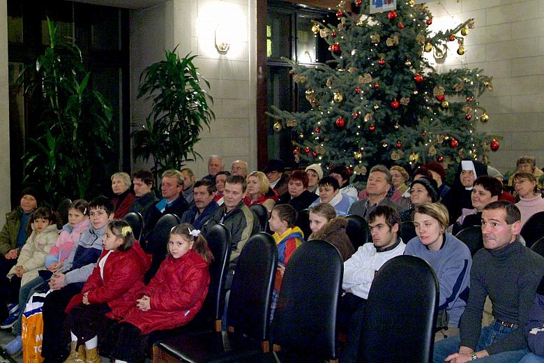 Oprócz kolacji, podczas której można było spróbować wigilijnych dań, Wydział Spraw Społecznych UMK przygotował dla krakowian pac