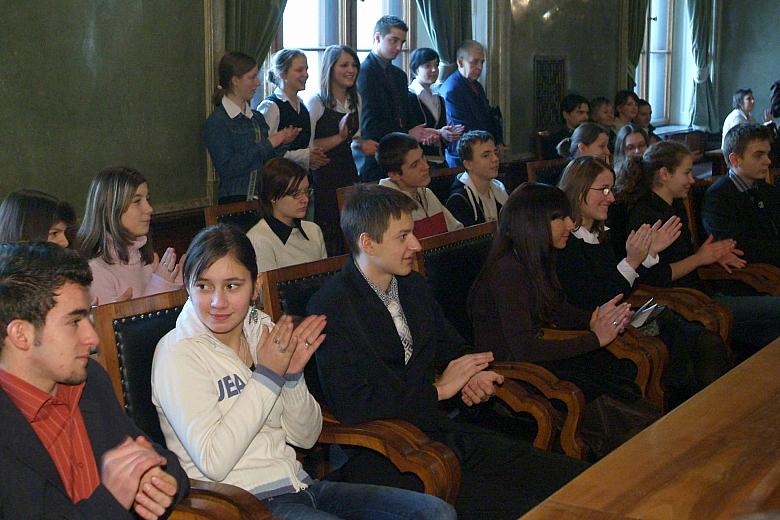 Uczniowie krakowskich gimnazjów i szkół ponadgimnazjalnych spotkali się w sali Obrad RMK na uroczystej inauguracji Krakowskiej A