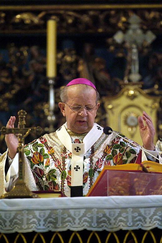 Nabożeństwo celebrował Ksiądz Stanisław Kardynał Dziwisz, Metropolita Krakowski.