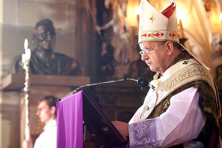 Nabożeństwo celebrował 
Ksiądz Stanisław Kardynał Dziwisz.