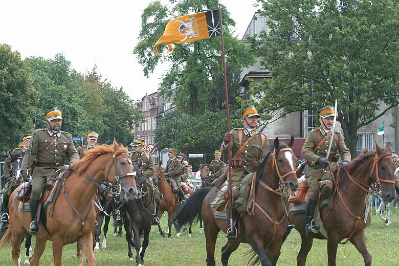 Na krakowskich Błoniach na kilka godzin ożywiono ułańską legendę.