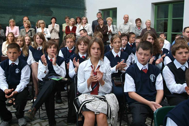 Społeczność uczniowska i grono pedagogiczne Gimnazjum...