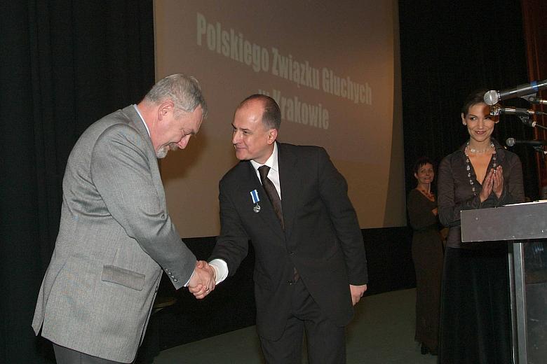 Jacek Majchrowski, Prezydent Miasta Krakowa, wręczył zasłużonym działaczom Związku Odznaki "Honoris gratia": Andrzejow