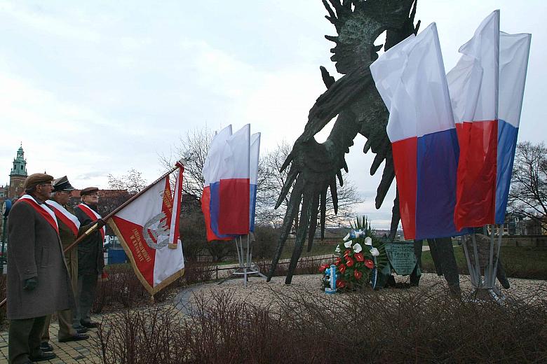 Związek Byłych Żołnierzy Zawodowych i Oficerów Rezerwy Wojska Polskiego, Zarząd Wojewódzki złożył wieniec pod Pomnikiem Polski W