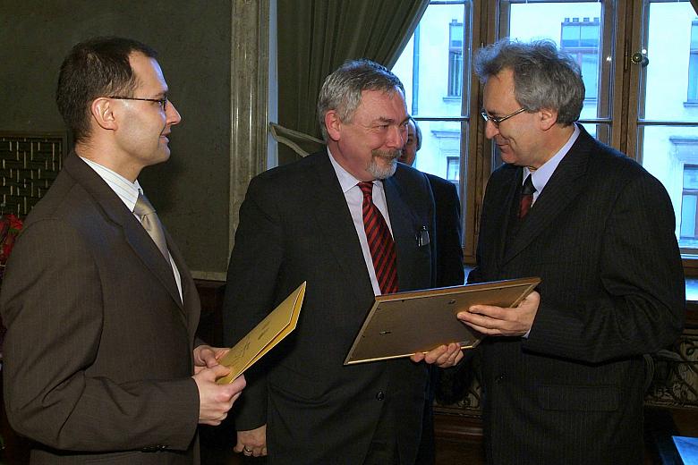 Nagrodę wręczyli Jacek Majchrowski, Prezydent Miasta Krakowa oraz Andrzej Romanek, Wicemarszałek Województwa Małopolskiego.