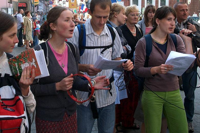 Pielgrzymi modlili się o powołania do życia w rodzinie, do pracy, do kapłaństwa i życia zakonnego...