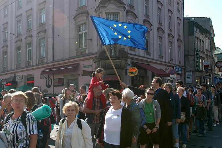 W liczącą około 150 kilometrów trasę wyruszyło blisko osiem tysięcy pielgrzymów. 