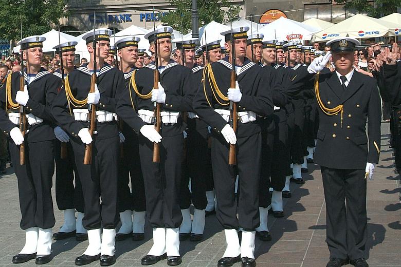 Marynarze rzadko pojawiają się na krakowskim Rynku.