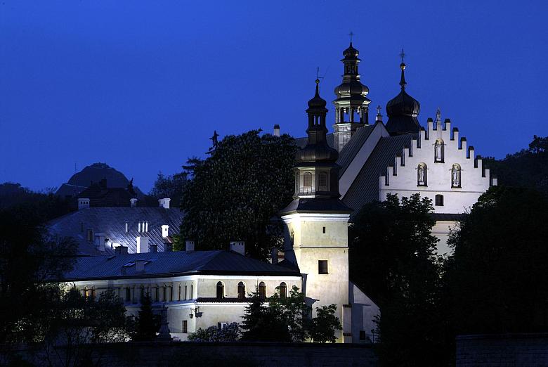 Kościół pod wezwaniem świętego Augustyna i świętego Jana Chrzciciela wraz z  klasztorem sióstr norbertanek to jeden z piękniejsz