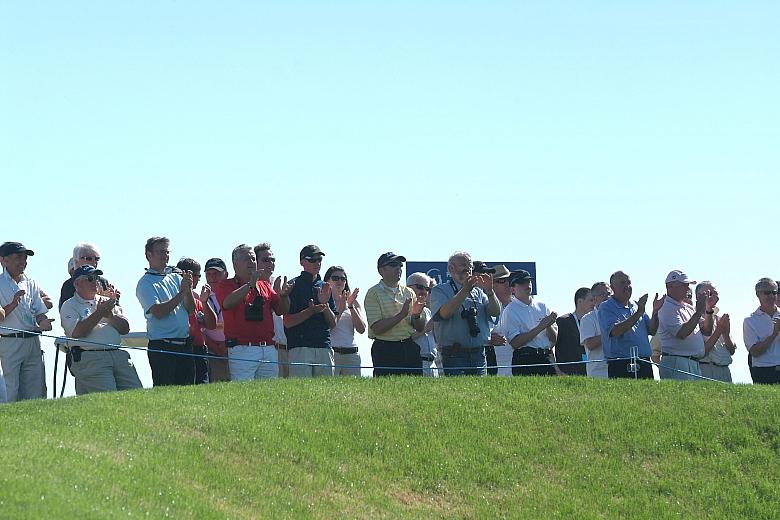 Publiczność oklaskami nagradzała szczególnie udane uderzenia. Jak widać golf, wbrew często powtarzanej opinii, jest sportem wido