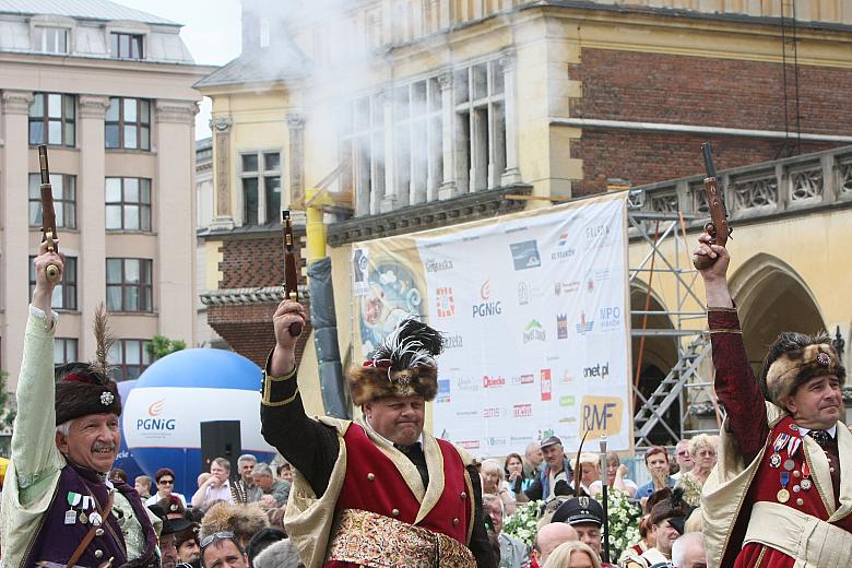 Zgodnie z tradycją bracia strzelali na wiwat...