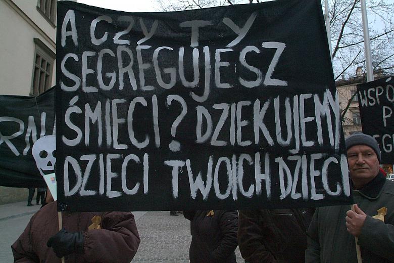 Mieszkańcy Krakowa "produkują" rocznie około 300 tys. ton śmieci. 95 procent tych odpadów trafia na wysypisko w Barycz