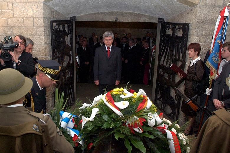 Wieniec z wstęgami w miejskich barwach złożył Zastępca Prezydenta Miasta Krakowa Kazimierz Bujakowski.