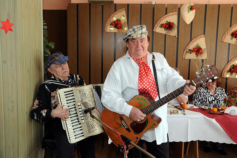 Spotkanie uświetnił swoim występem bard Krakowa Aleksander Kobyliński, znany także jako Makino.