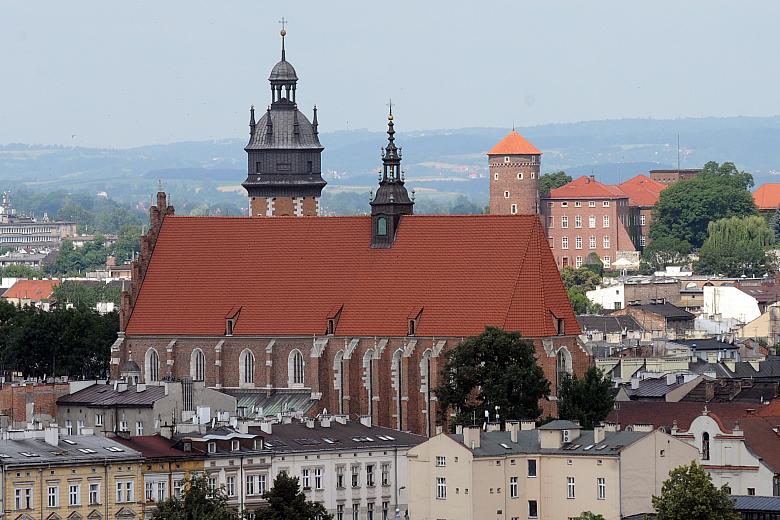 Dominujący nad kazimierską zabudową kościół Bożego Ciała.