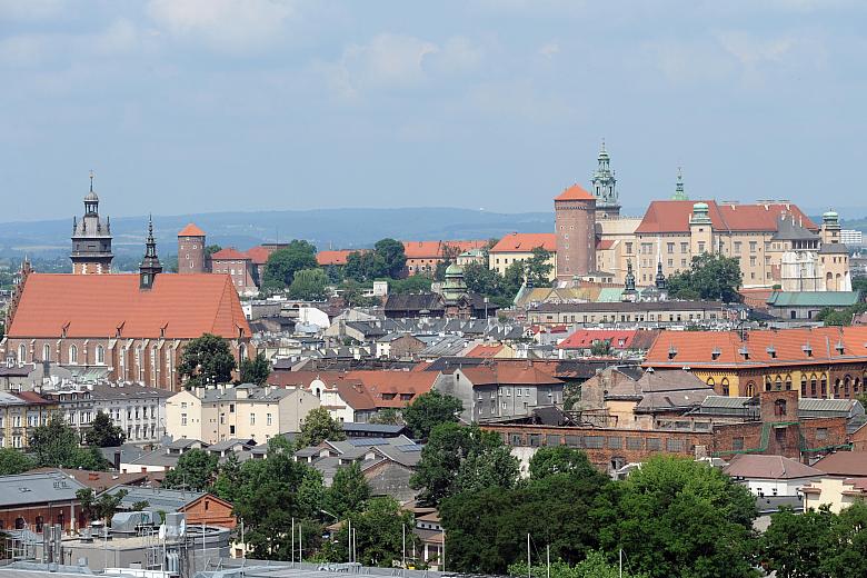 Stojący przy placu Bohaterów Getta (nazywanym kiedyś Małym Rynkiem, a od roku 1915 placem Zgody) budynek Banku Przemysłowo - Han