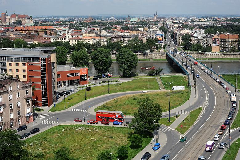 Nowe rozwiązania komunikacyjne, czasem łamią dawne układy urbanistyczne, ale przecież niezbędne.