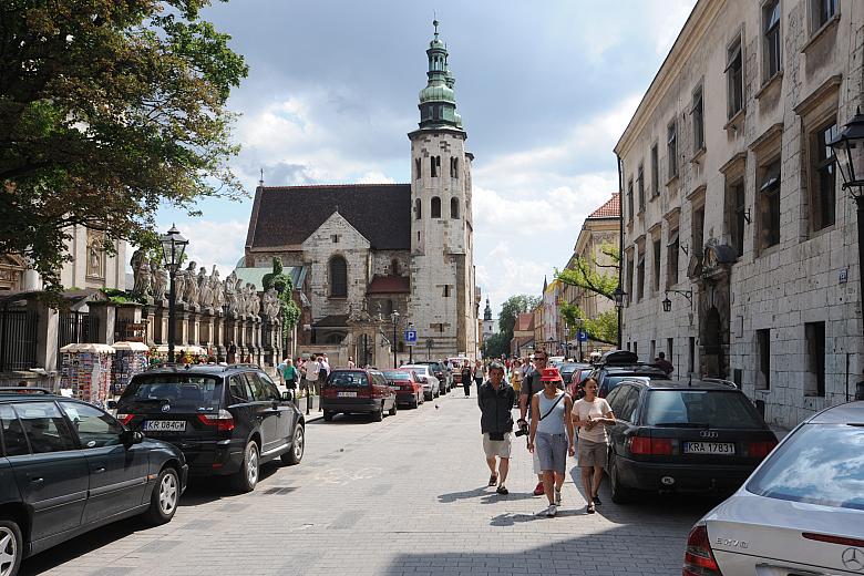 Droga Królewska - trasa łacząca Wawel i Bramę Floriańską - o każdej porze roku jest atrakcyjna.
Najlepiej jednak zwiedzać ją la