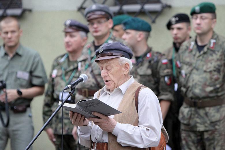 Wieloletni uczestnik Marszów Roman Hnatowicz przypomniał słowa, jakie przed 95 laty wypowiedział Komendant Józef Piłsudski.