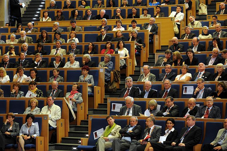 Zgromadzeni z Auditorium Maximum wysłuchali również przemówienia...