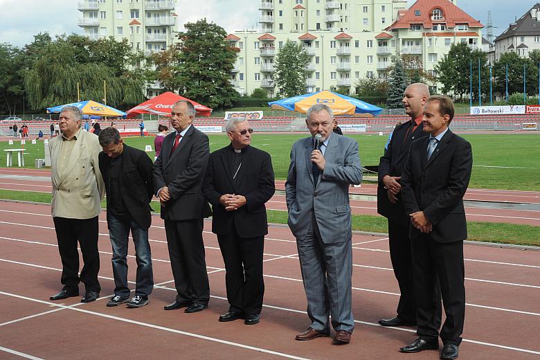 Na terenie krakowskiej Akademii Wychowania Fizycznego otwarto nowe obiekty lekkoatletyczne.
W uroczystości wzięli udział
m. in