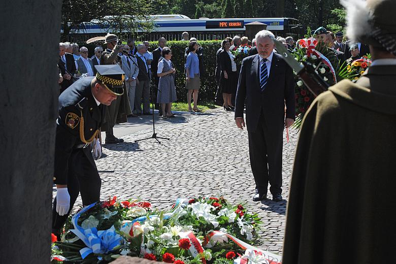 Pod pomnikiem Armii Kraków wieniec złożył Prezydent Miasta Krakowa Jacek Majchrowski.