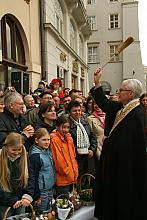 ...nawet najbardziej oddalonych uczestników uroczystości.