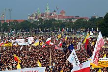 Panorama krakowskich Błoń z widokiem na Wawel.