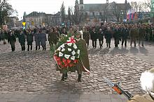 Krzyż Katyński na pl. św. Idziego.
Delegacja władz miasta i województwa, Wojska Polskiego, Policji, Straży Pożarnej, Straży Mie