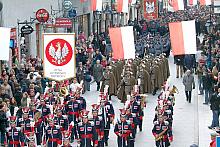 Droga Królewska - ulica Floriańska.
W tle, za orkiestrą, kompanie honorowe Wojska Polskiego, Policji i Straży Miejskiej Miasta 