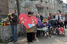 Na ulicę Franciszkańską przybyli - połączeni jedną myślą - krakowianie w różnym wieku.