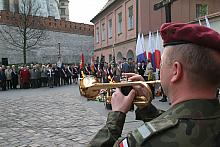 ...rozległ się dżwięk trąbki. 
Był to  ostatni, ale niezwykle istotny, chwytający za serce akcent uroczystości.