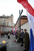 Przypomniano okoliczności popełnionej w roku 1940 zbrodni, a później przystąpiono do składania kwiatów.