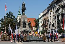 ... a przy Grobie zaciągnęli wartę: żołnierze Wojska Polskiego, policjanci, strażacy, strażnicy miejscy oraz harcerze.