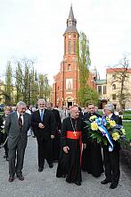 W parku przed kościołem Najświętszej Maryi Panny z Lourdes stanął pomnik św. Wincentego a Paulo.
Uroczystego odsłonięcia dokona