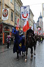 ...przez świątecznie ustrojone ulice - tu Floriańską z Bazyliką Mariacką u wlotu...